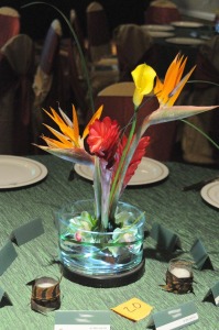 Wonderful tropical table centers